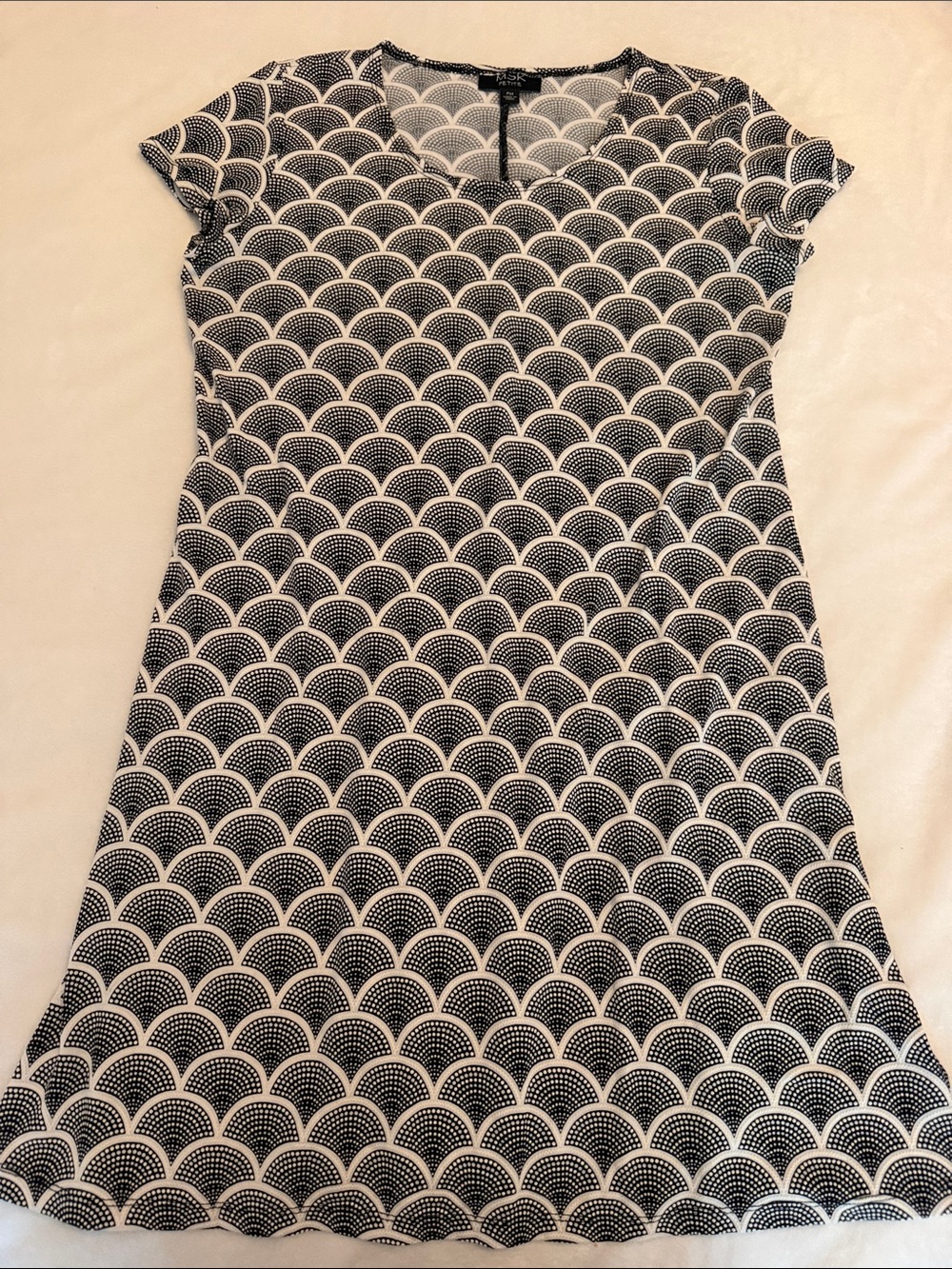 MSK Black & White Scallop-Print Midi Dress